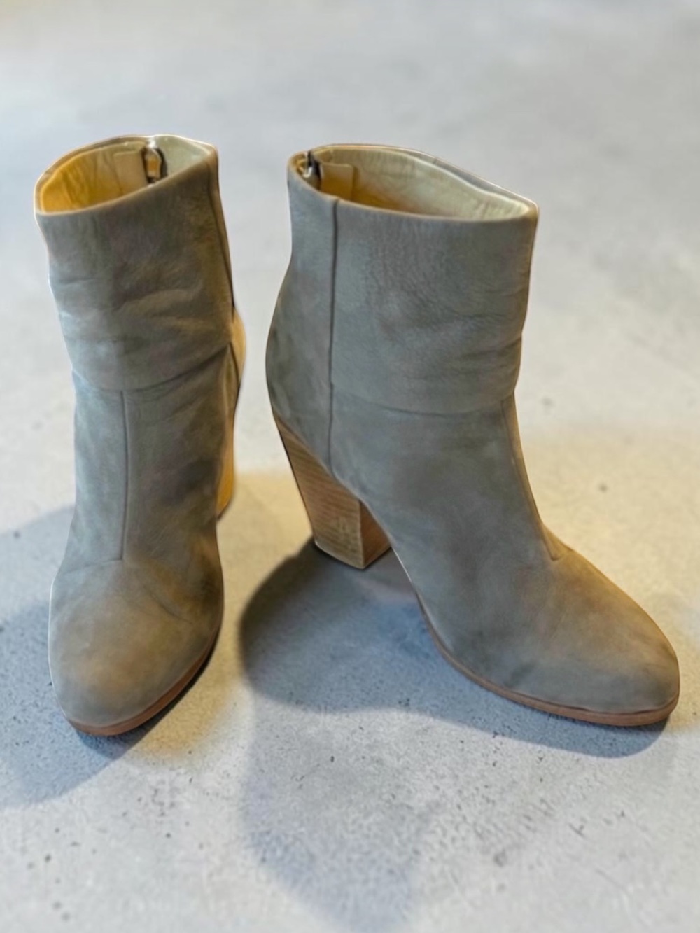 RAG & BONE Newbury Nubuck Ankle
Boot Grey Size 38.5